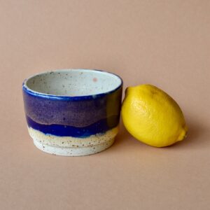 Kleines Keramikgefäss ø 11 cm, mit Glasur Ultramarine/Rosa