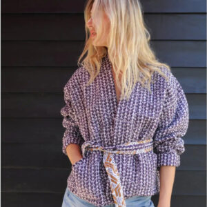 gesteppte Jacke mit violettem Arrow-Druck