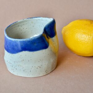 Kleines Keramikgefäss ø 8 cm, mit kobaltfarbener Glasur