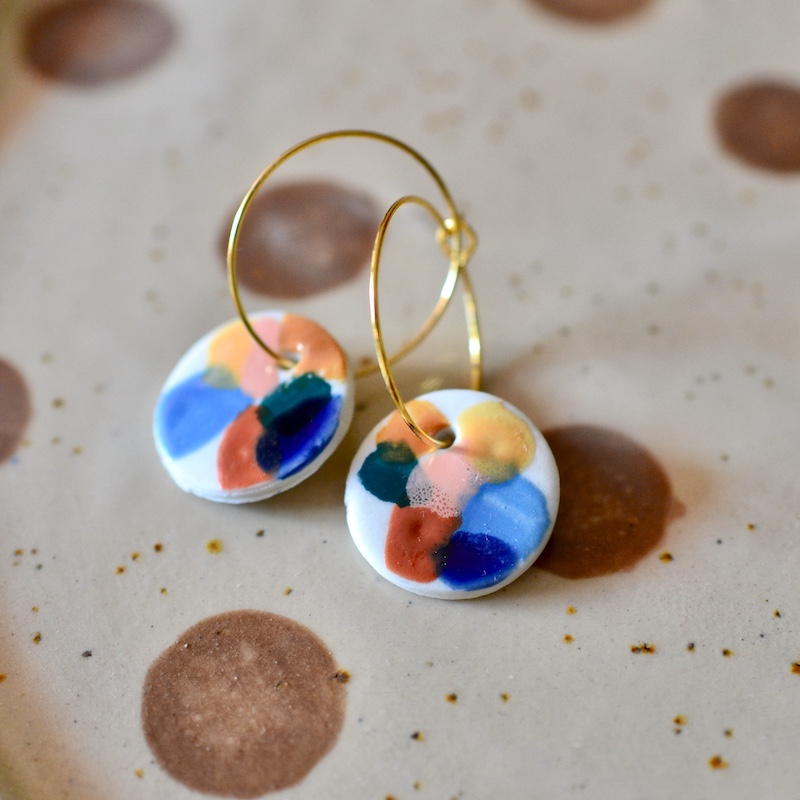 Creole #03 mit rundem Porzellananhänger "multicolour"