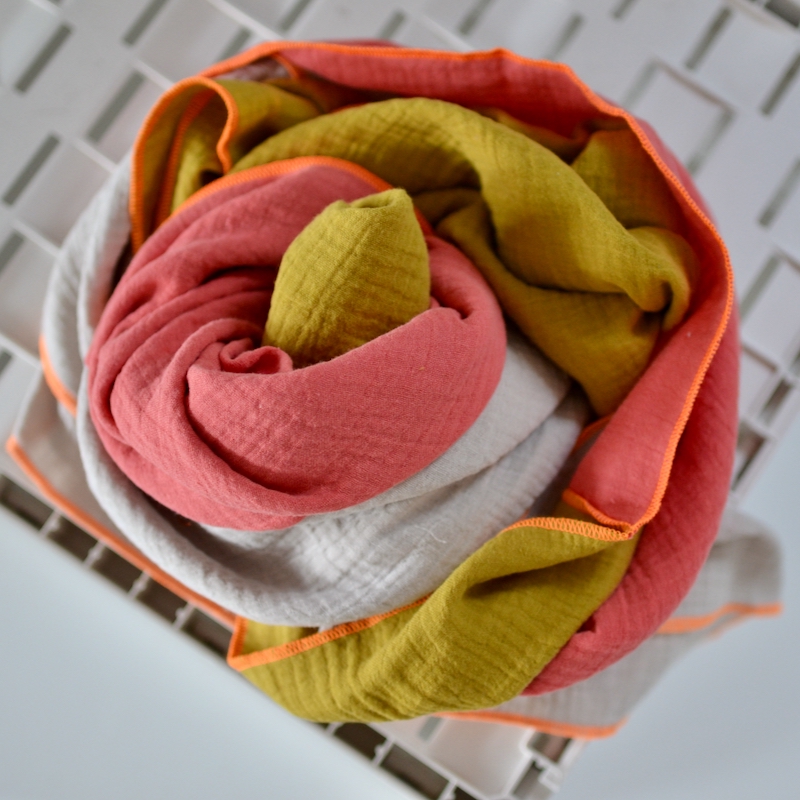 Quadrat-Halstuch, 130 x 130cm, Coral/Beige/Kurkuma