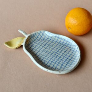 Keramikteller Birne mit kleinem Gridmuster
