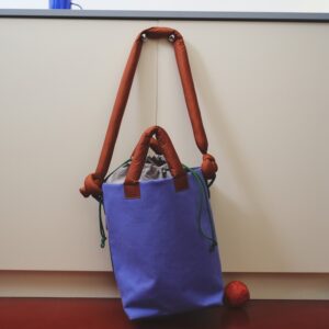 Schultertasche aus Canvas, Farbe blue/brown