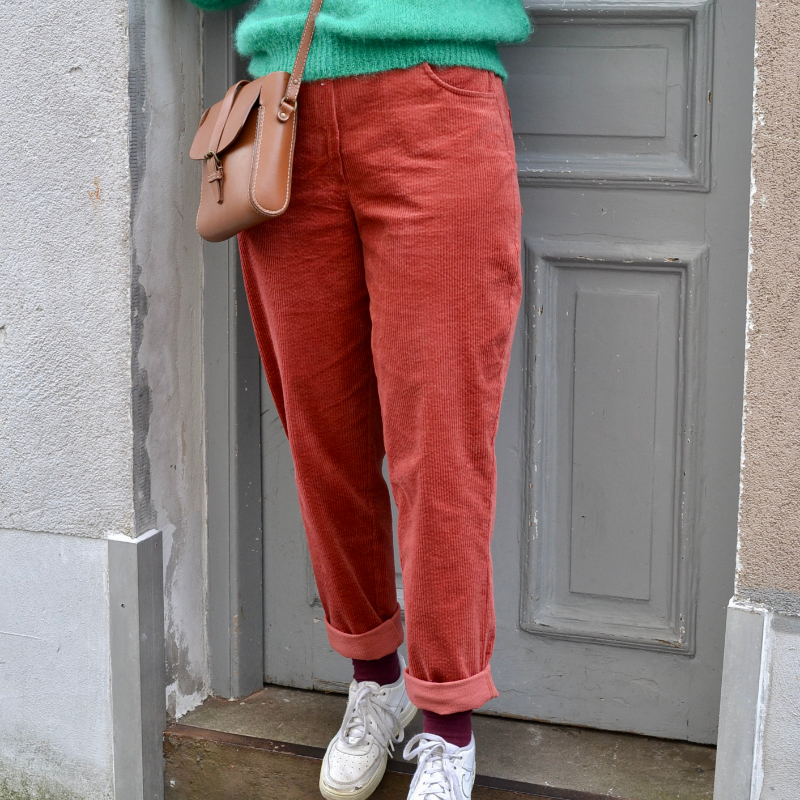 Cordhose MOM Fit, Farbe rust