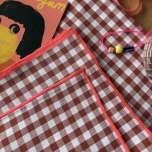 Tischdecke rost-weiss kariert/Neonpink