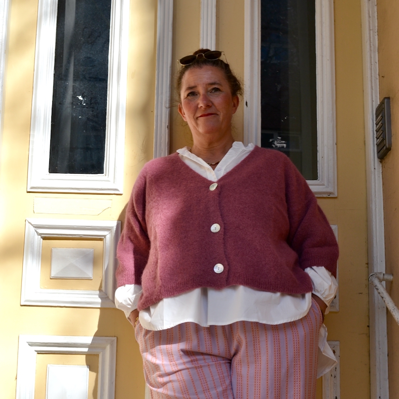 Weit geschnittene Bluse mit Stehkragen – Bild 4