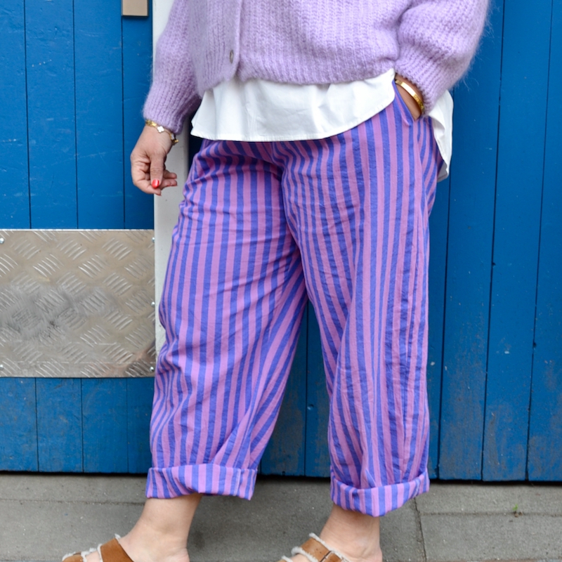 Barrel Fit Baumwollhose, blue/lilac stripes – Bild 4