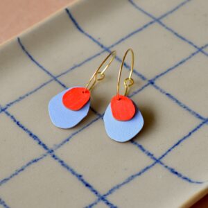 Kleine Creole Drops, powder blue/neon red