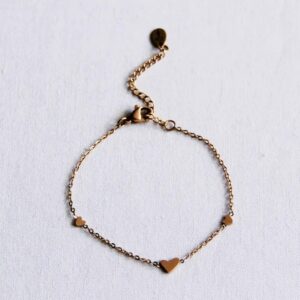 Feines, vergoldetes Armband mit 3 Herzen