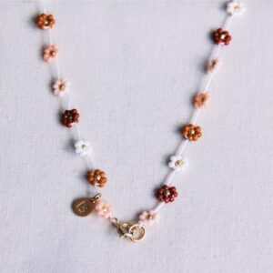 Daisy flower necklace – Mix Nude