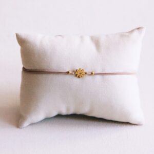 Elastic bracelet with mini flower