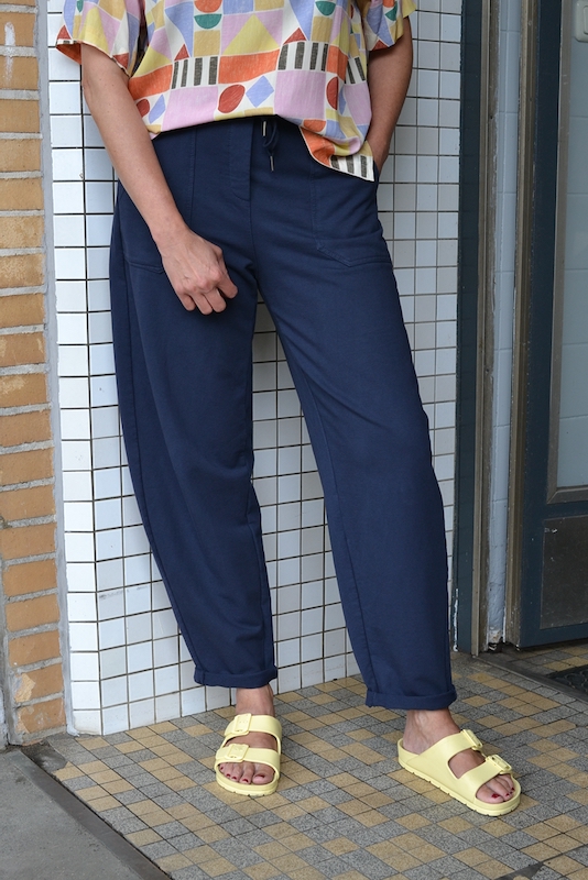 Barrel Fit Sweathose, Farbe marine – Bild 7