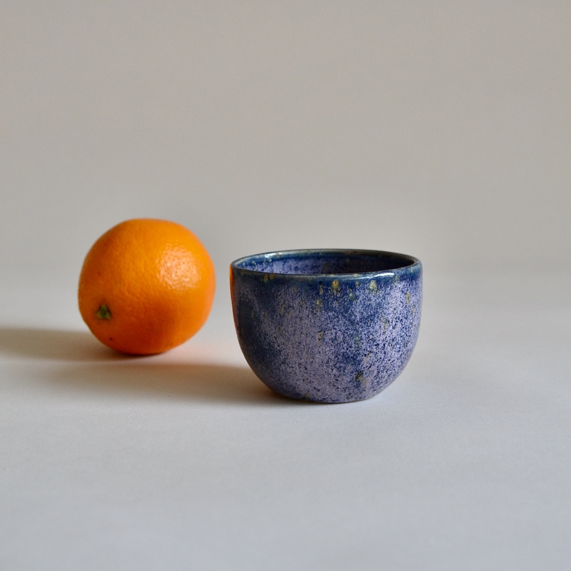 #12 Kleines Keramikgefäss, Glasur blueberry