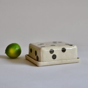 #24 Butterdose black dots
