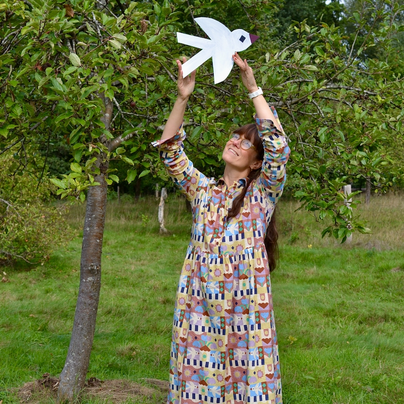 Maxikleid "fall bird" by Charlotte priou – Bild 6
