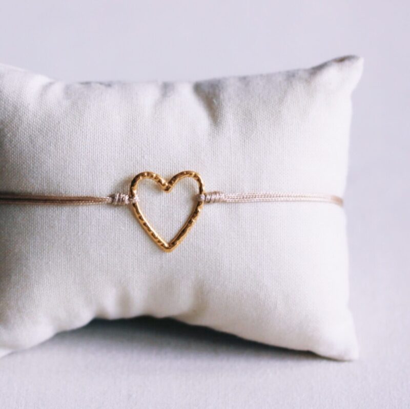 Satin bracelet with open heart - sand
