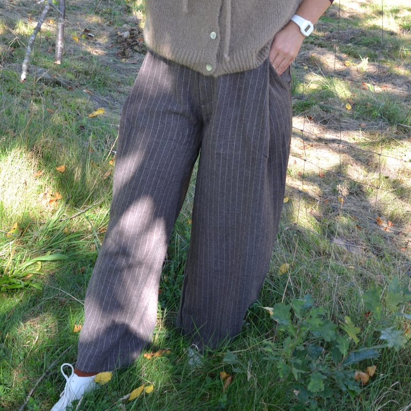 Graubraune Hose aus Twill mit Nadelstreifen, ballon fit – Bild 2